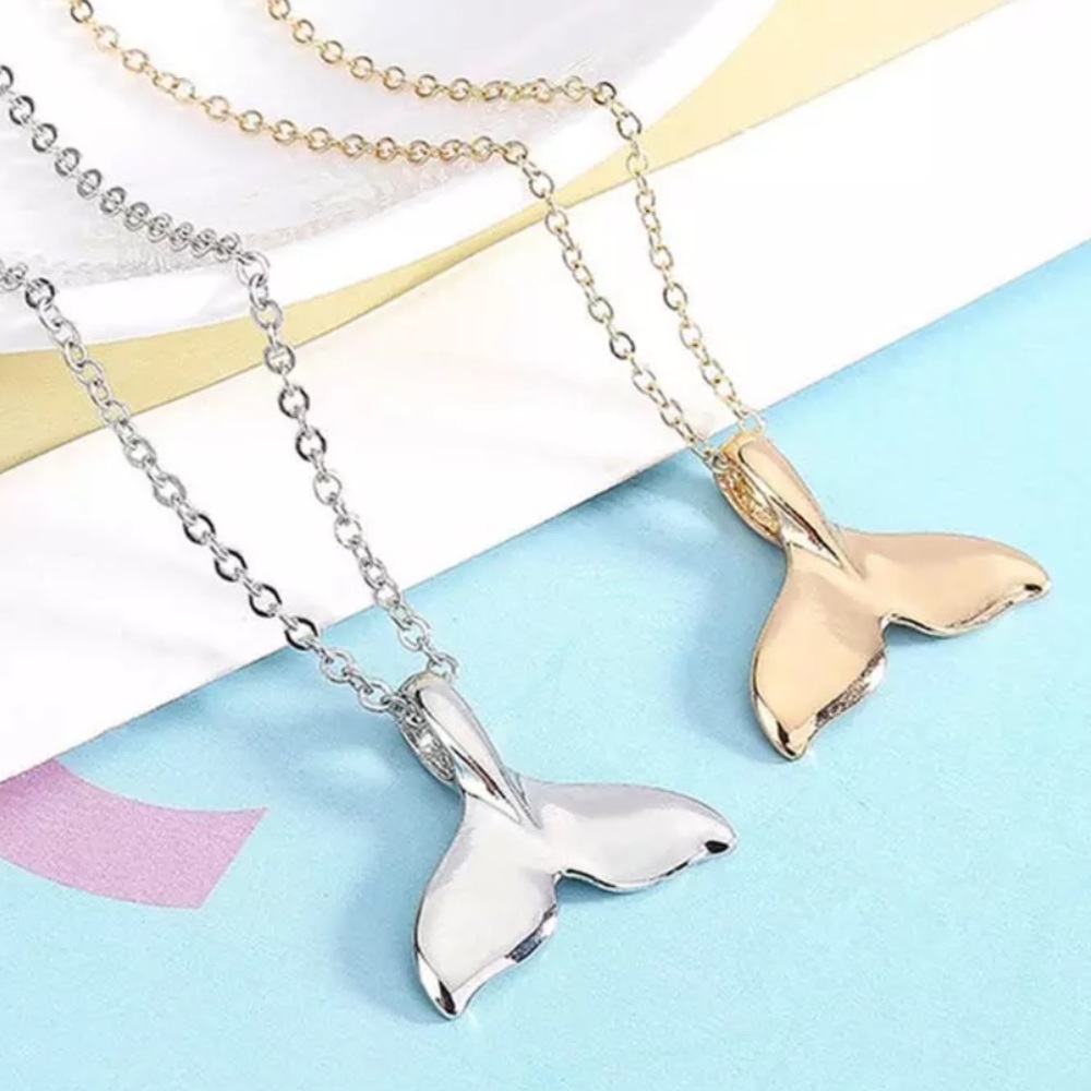 Pretty Mermaid Tail Necklace- silver tone - Picture 3 of 4